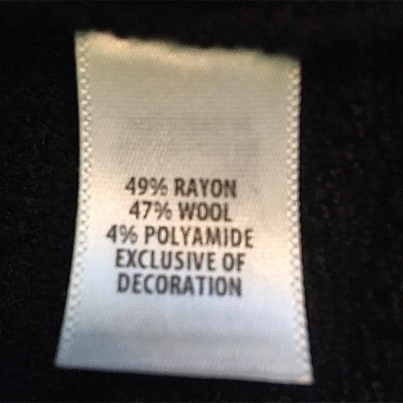 ST. JOHN BLACK AND WHITE CARDIGAN SWEATER SIZE 10 LIKE NEW CONDITION - Picture 8 of 10